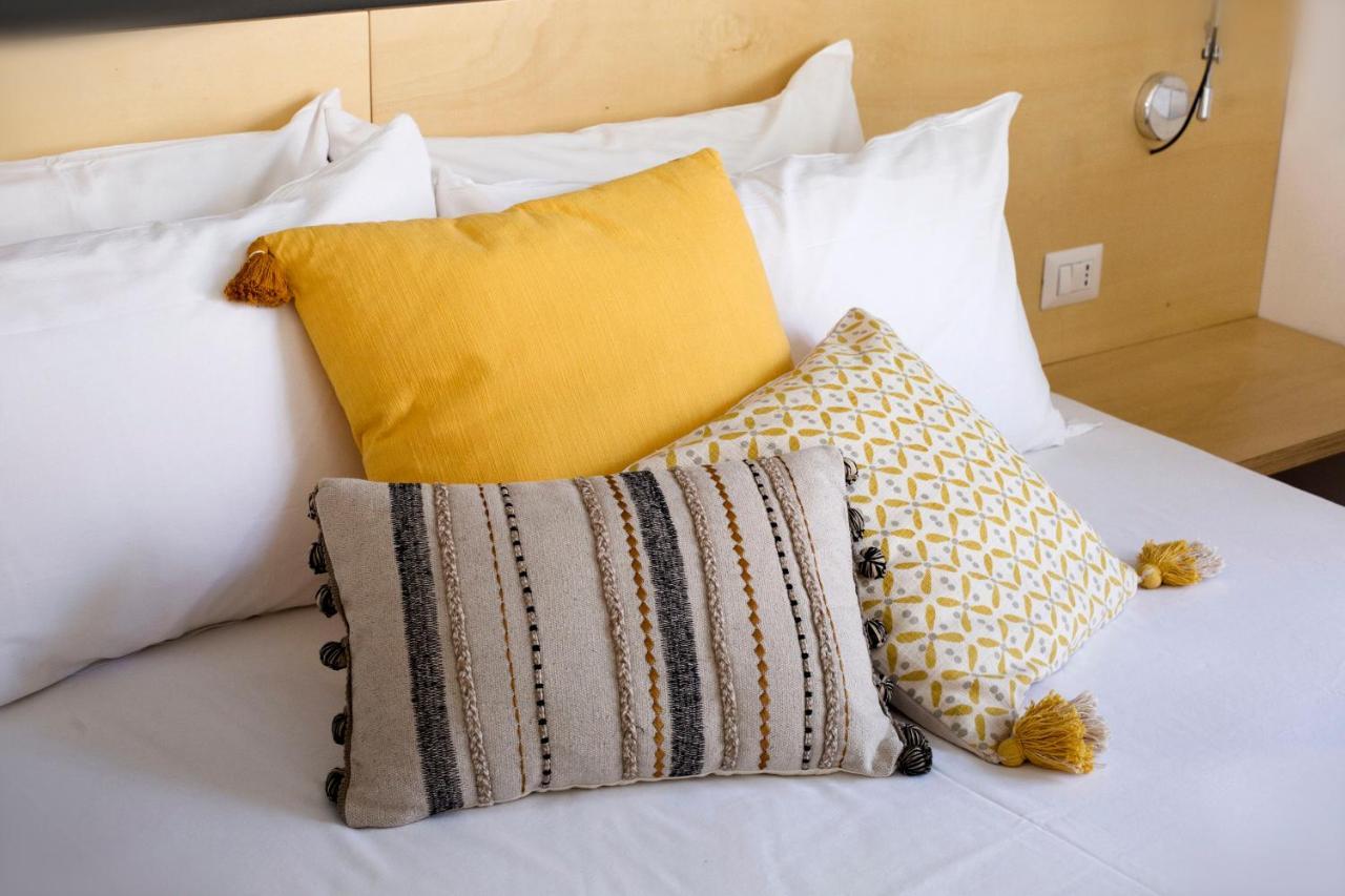 Vivaldo Suite Piazza Dei Martiri - Guest House เนเปิลส์ ภายนอก รูปภาพ