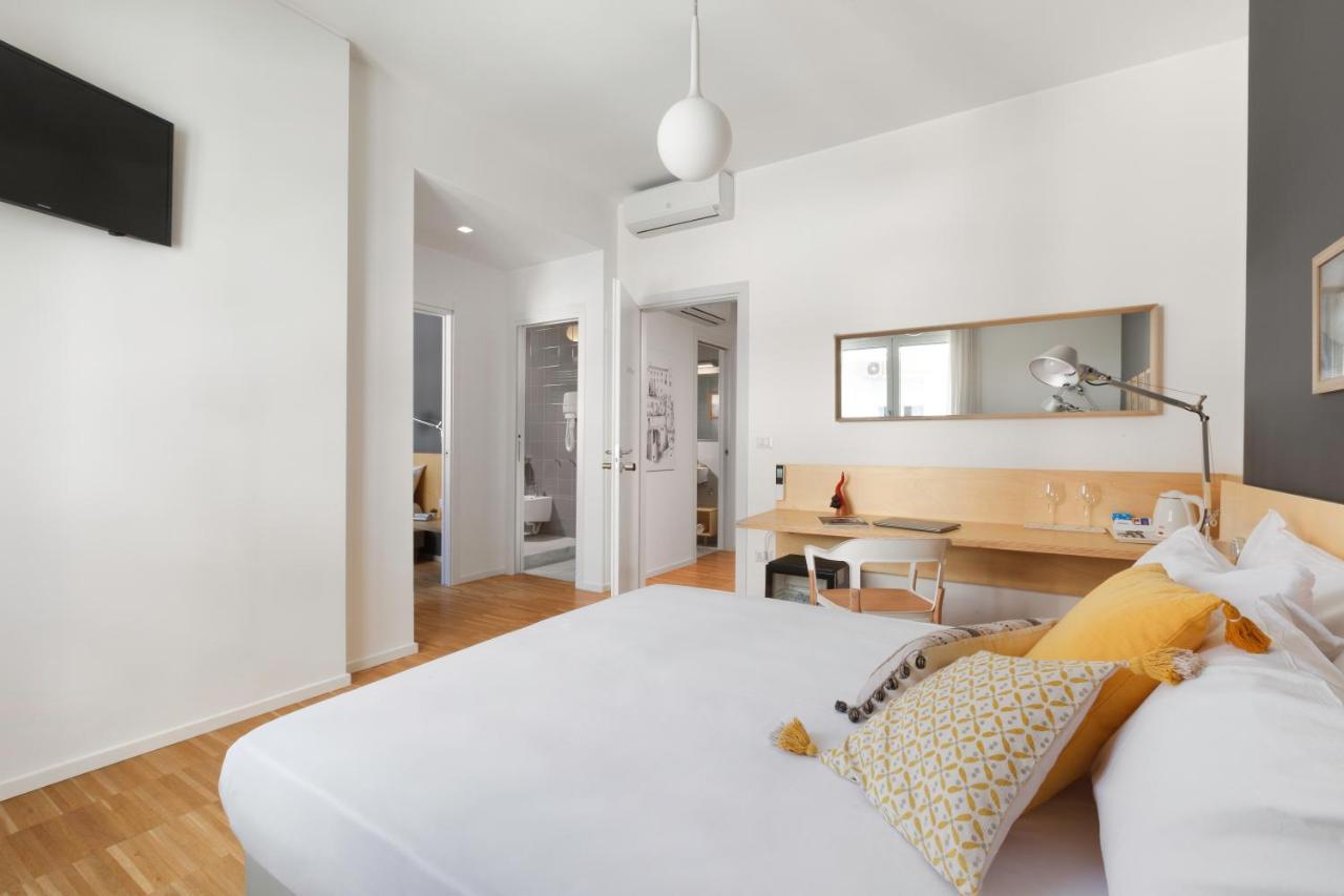 Vivaldo Suite Piazza Dei Martiri - Guest House เนเปิลส์ ภายนอก รูปภาพ