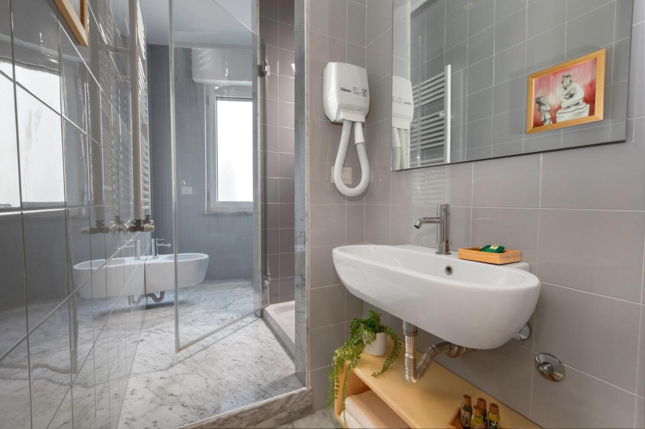 Vivaldo Suite Piazza Dei Martiri - Guest House เนเปิลส์ ภายนอก รูปภาพ