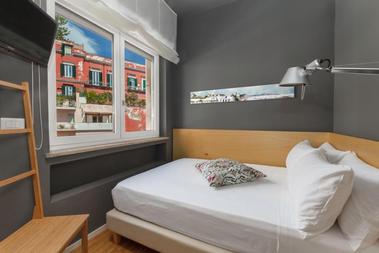 Vivaldo Suite Piazza Dei Martiri - Guest House เนเปิลส์ ภายนอก รูปภาพ