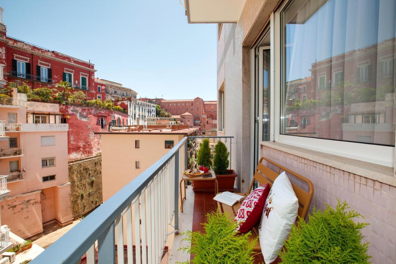 Vivaldo Suite Piazza Dei Martiri - Guest House เนเปิลส์ ภายนอก รูปภาพ