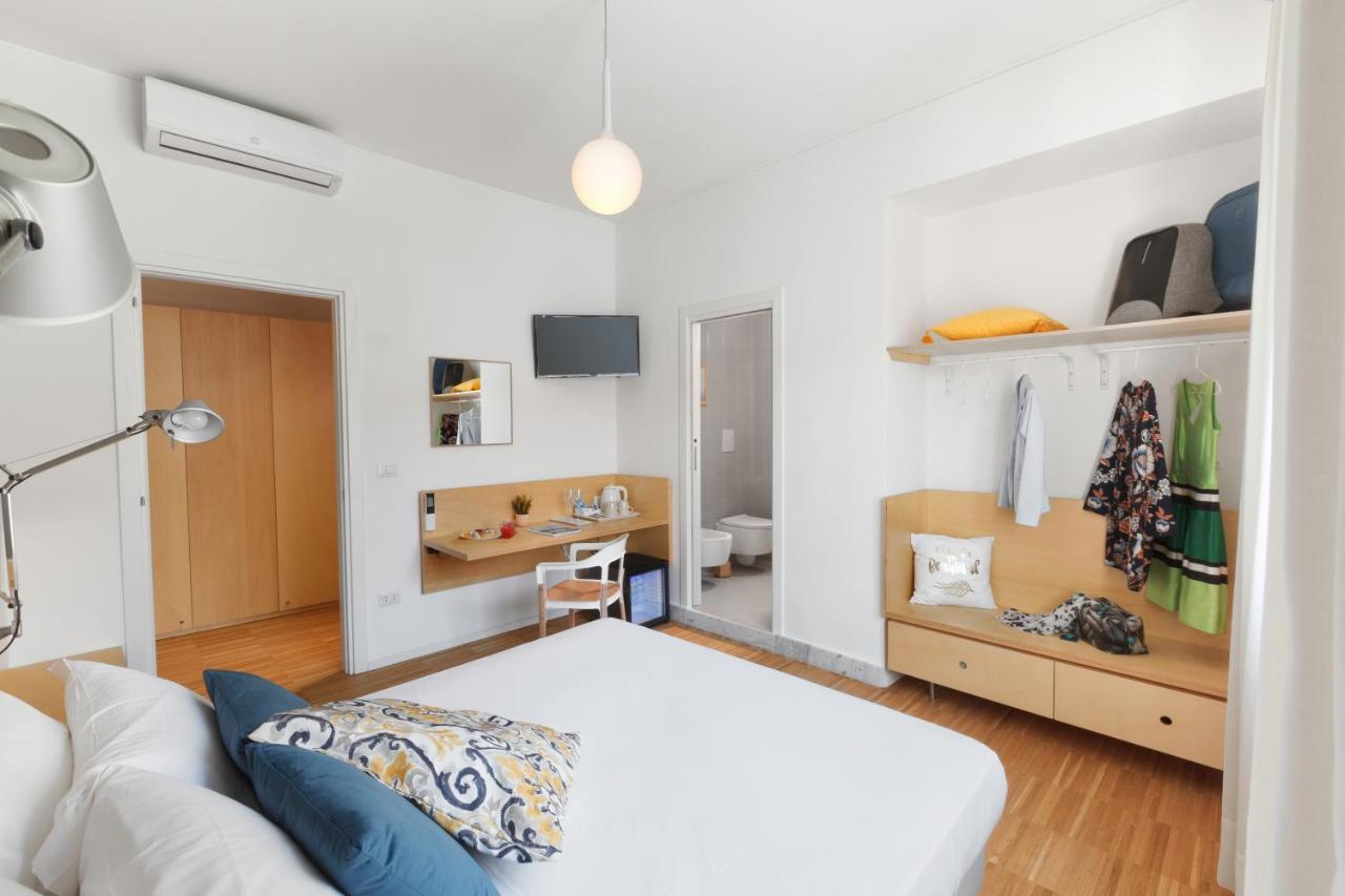 Vivaldo Suite Piazza Dei Martiri - Guest House เนเปิลส์ ภายนอก รูปภาพ
