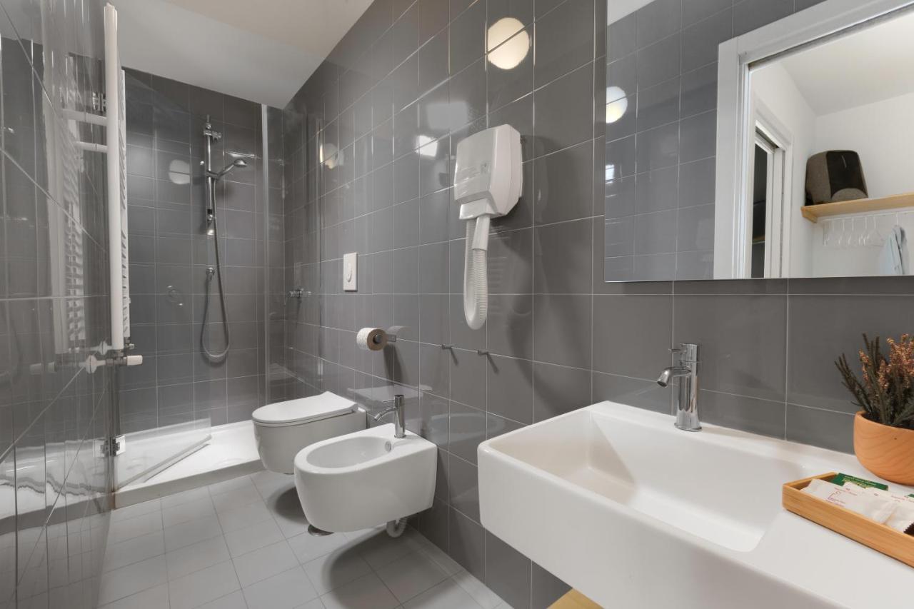 Vivaldo Suite Piazza Dei Martiri - Guest House เนเปิลส์ ภายนอก รูปภาพ