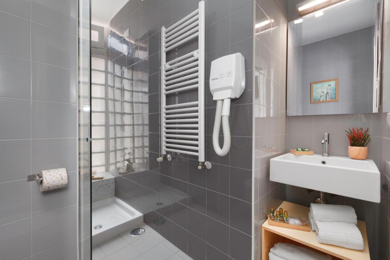 Vivaldo Suite Piazza Dei Martiri - Guest House เนเปิลส์ ภายนอก รูปภาพ