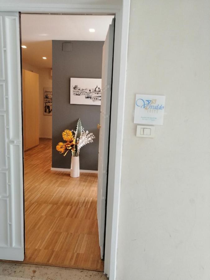 Vivaldo Suite Piazza Dei Martiri - Guest House เนเปิลส์ ภายนอก รูปภาพ