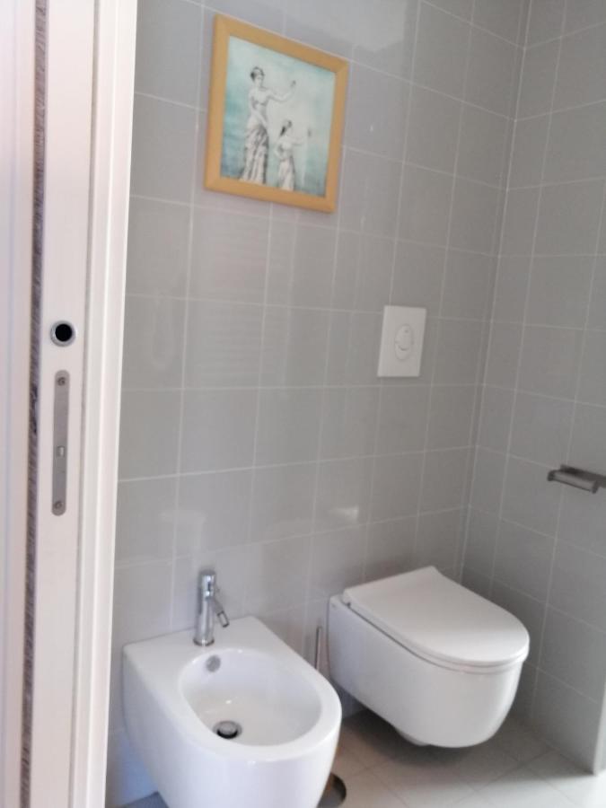 Vivaldo Suite Piazza Dei Martiri - Guest House เนเปิลส์ ภายนอก รูปภาพ
